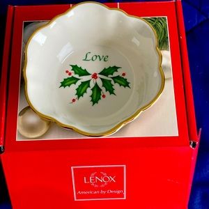 Lenox Holiday LOVE Round Fluted Dish